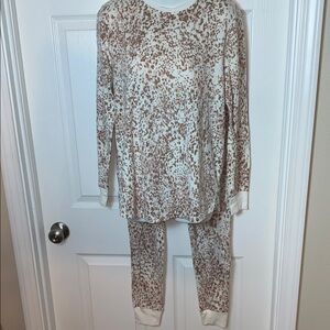 Stars Above Women's Leopard Print 2 Piece Long Sleeve Pajama Set Size Medium